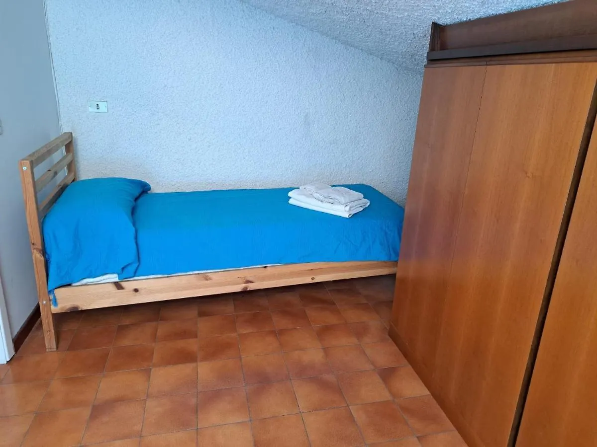 Appartamento Mansardato Con 2 Camere Da Letto Muggiò Olaszország
