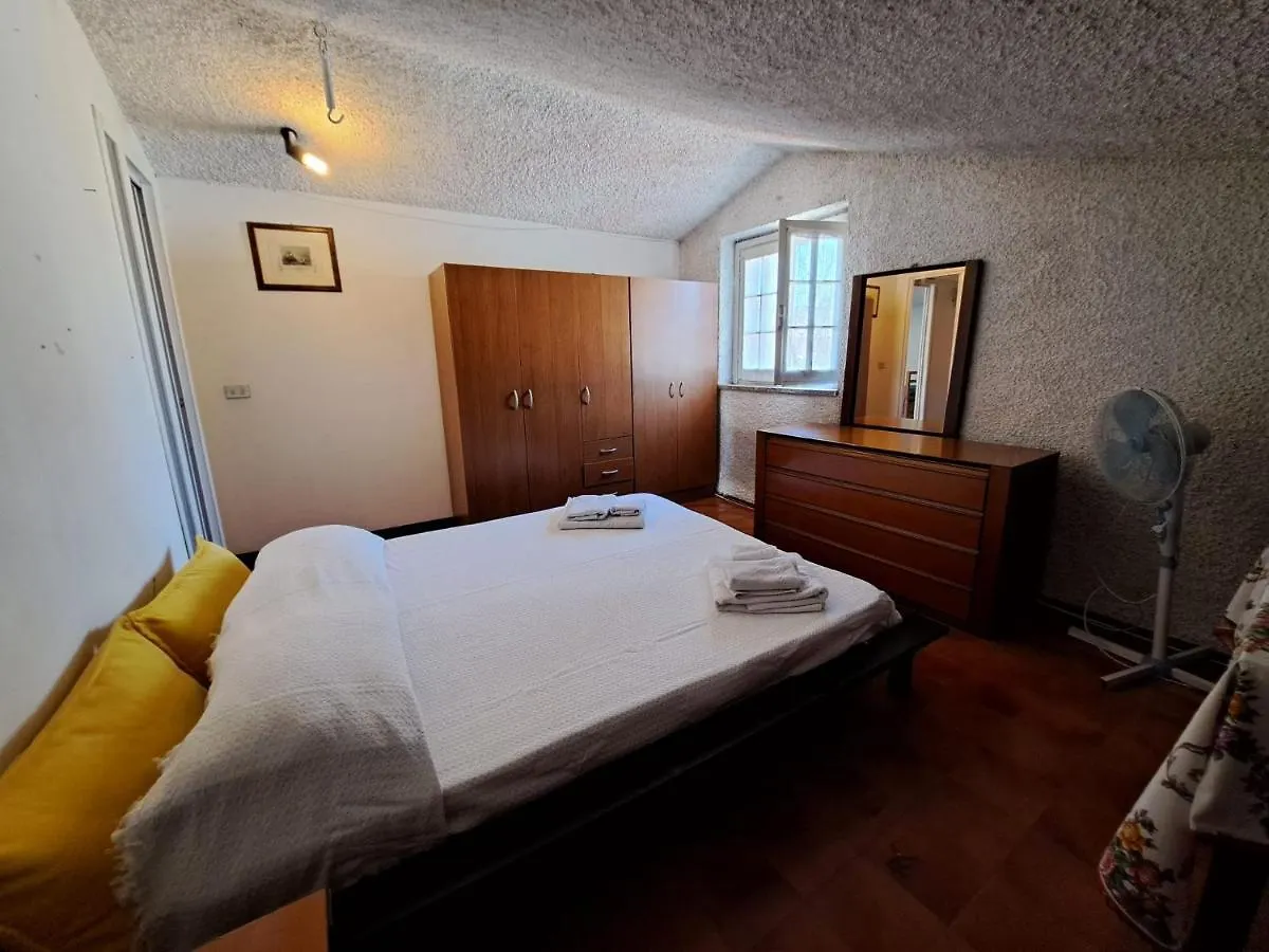Appartamento Mansardato Con 2 Camere Da Letto Muggiò 0*,