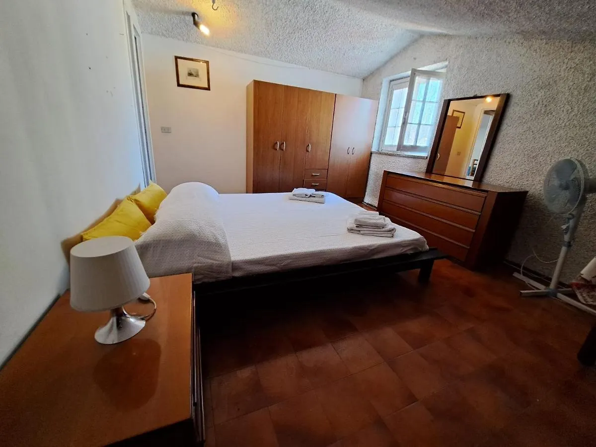 Apartman Appartamento Mansardato Con 2 Camere Da Letto Muggiò Olaszország