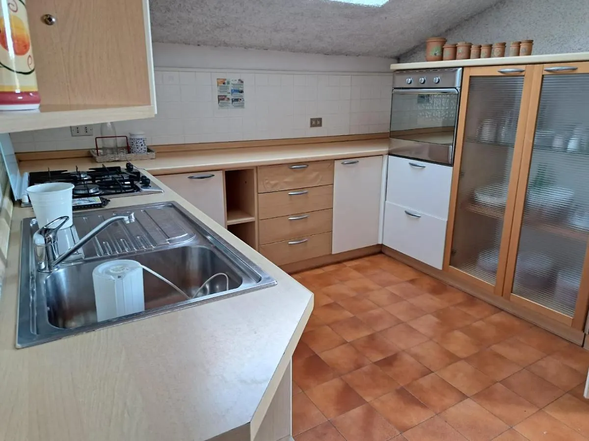 Appartamento Mansardato Con 2 Camere Da Letto Muggiò Apartman